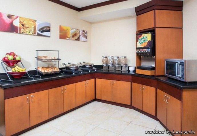 Hotel Fairfield & By Marriott Dallas 3*